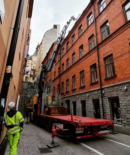 Styr Projekt Stockholm AB arbetare på plats